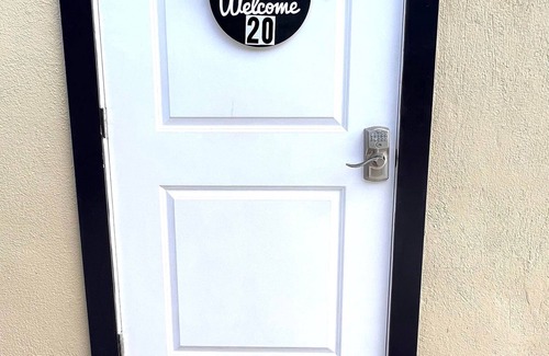 El Monte House | House North El Monte 3 rooms/7beds/2baths 14 miles to DTLA