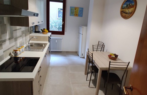 San Donato-San Vitale Apartment | House Of Anna