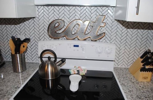 East Memphis Apartment | House of Blues by Pettigrew Adventures