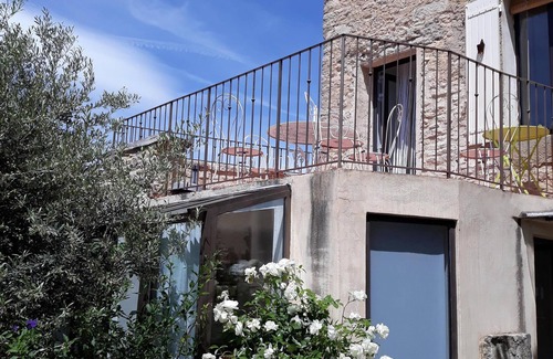 Crillon-le-Brave House | House of character in the heart of the village