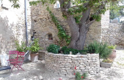 Crillon-le-Brave House | House of character in the heart of the village