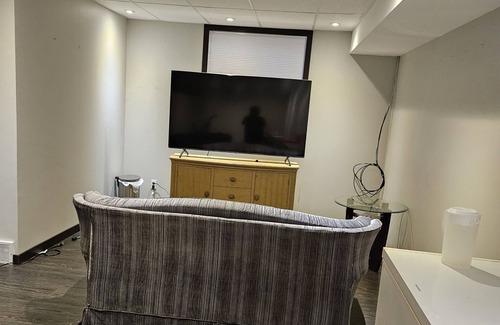 Morden House | House of comfort 2bdr basement