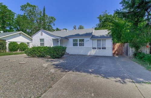 Benton Tract House | House of Favor