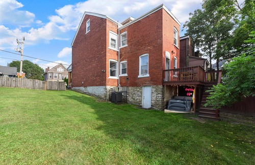 Marshall-Shadeland Apartment | House of Fun - Large Family Home W/HotTub & Games