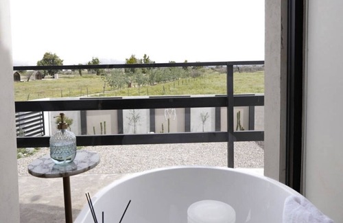 Ejido El Porvenir House | House of Gemini is a secluded property in the center of Valle de Guadalupe