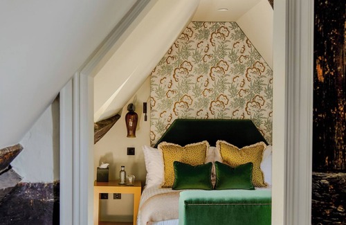 Broadway Hotel | House of George W. Davies