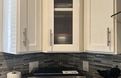 Los Angeles House | House of Gucci Inspired I 4BR + Free Parking + Prime Location InDiscounted Rate