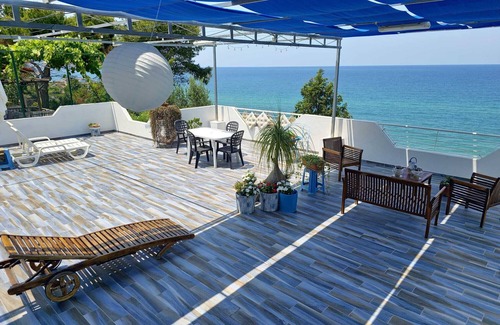 Pizzo House | House of Hermes