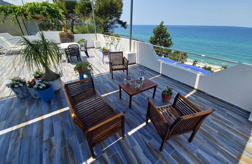 Pizzo House | House of Hermes