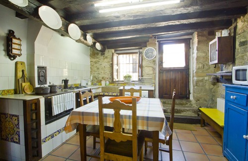 Barriopalacio Cottage | House of integral rent in the center of Cantabria. 8 people