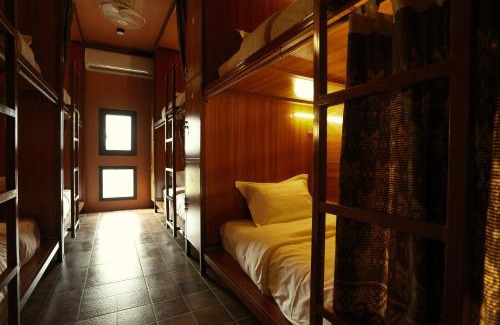 Vientiane Hostel | House Of Jars