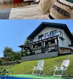 Slavske House | House of moonlight