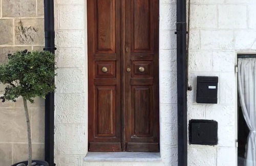 Mussomeli House | House of Solorzano