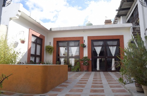 Centro House | HOUSE OF THE CROSS IN THE HEART OF TEQUISQUIAPAN