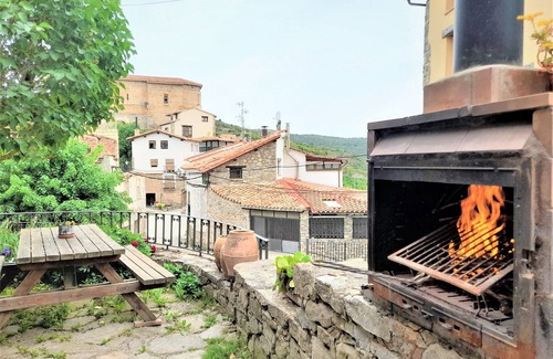 Trevijano Cottage | House of the river Leza cannon for 8 people