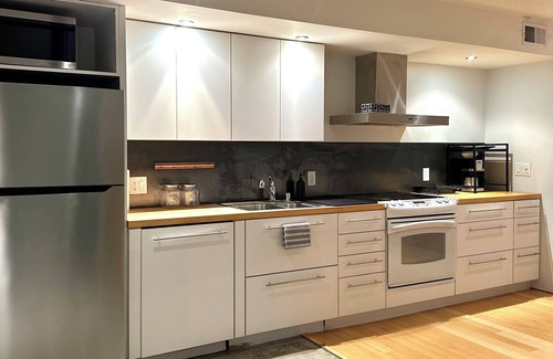 Reno Apartment | House Of The Sun/Cozy 2-Bedroom Luxury Loft in Midtown, Reno