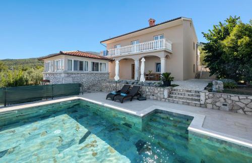 Crni Villa | House Olive Bay View
