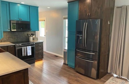 Greenwood House | House on 7 acre lake. Newly Renovated 3 Bed 2 Bath