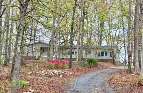 Belmont House | House on a hill