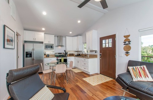 Mount Helix House | House on a Hill w/Gorgeous Views! Comfy King Bed, Full Kitchen, Wifi