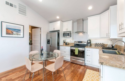 Mount Helix House | House on a Hill w/Gorgeous Views! Comfy King Bed, Full Kitchen, Wifi