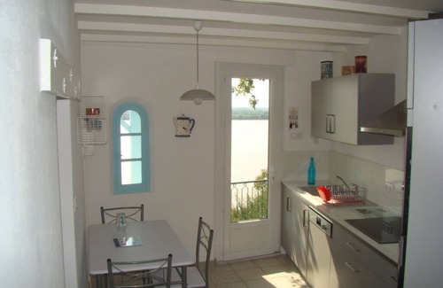 Gauriac House | House on cliff facing Gironde estuary