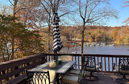 Penrod House | House on Lake Malone 200ft waterfront No Cleaning/Pet fees Across from Marina