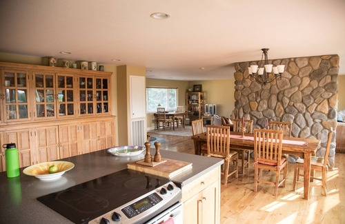 Fall River Mills House | House On The 16th Fairway For Golfers, Anglers, And Hunters