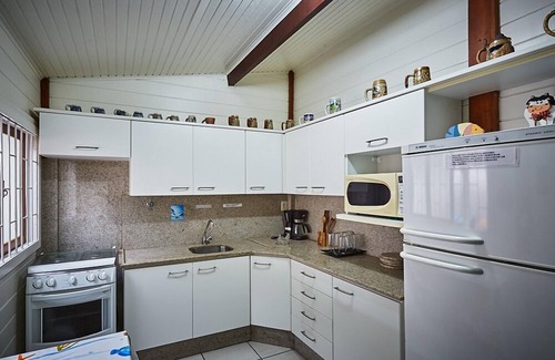 Canasvieiras House | House on the beach Canasvieiras, Florianópolis, 2 blocks from the sea, w /free Wi-Fi.