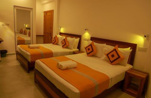 Dickwella Hotel | House On The Bend