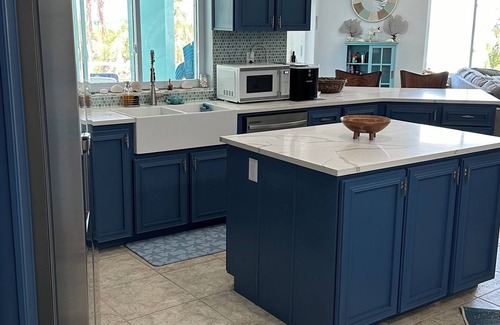 High Rock House | House on the Beach! Private 3-bedroom Beach house in Grand Bahamas.