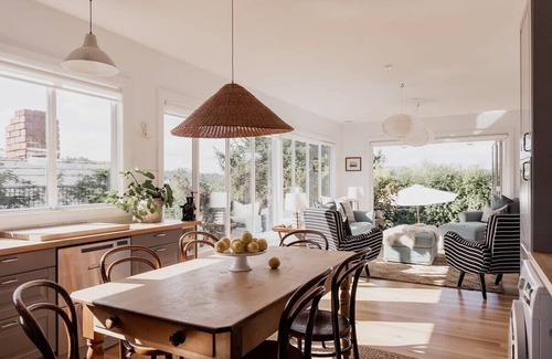 West Hobart House | House on The Hill in central West Hobart