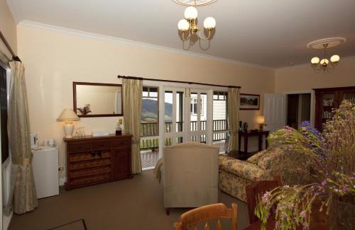 Huonville Bed & Breakfast | House on the Hill Bed and Breakfast