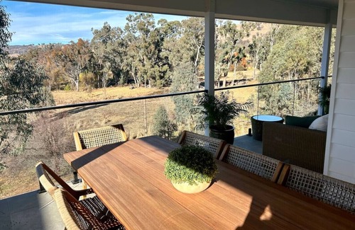 Wodonga House | House on the Hill - with VRBO