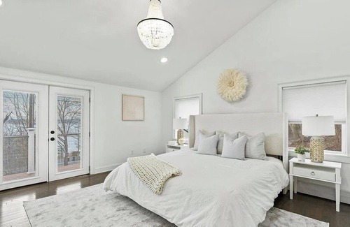 Saratoga Springs Apartment | House on the Lake with High-End Comforts
