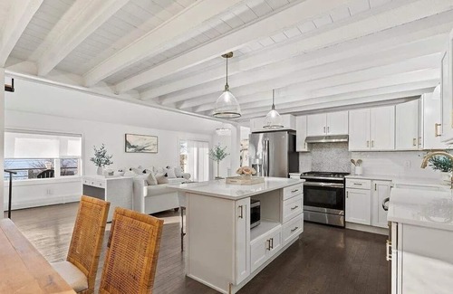 Saratoga Springs Apartment | House on the Lake with High-End Comforts