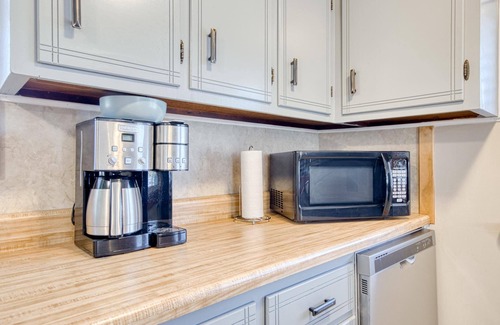 Belspring Cabin | House on the New River, 3BR, 20 minutes from VT