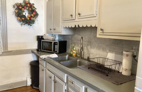 Ono House | House on Town Square-experience an early 1800s house and all of its charm!