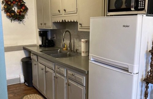 Ono House | House on Town Square-experience an early 1800s house and all of its charm!
