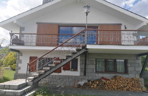 Lles House | House overlooking the Cadí-Moixeró massif, traditional from the 70s with magical