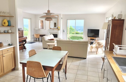 Le Val-Saint-Pere House | House overlooking the bay of Mont Saint Michel. 4/10 people. Private tennis.