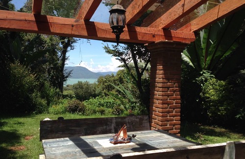 Valle de Bravo House | House overlooking the lake, jacuzzi and stream