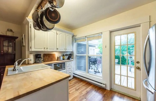 Waterford Valley House | House Patrick | 4Bds | Loft Style | Parking