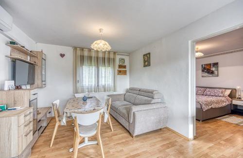Kraljevec na Sutli House | House Pepica With Hot Tub - Happy Rentals