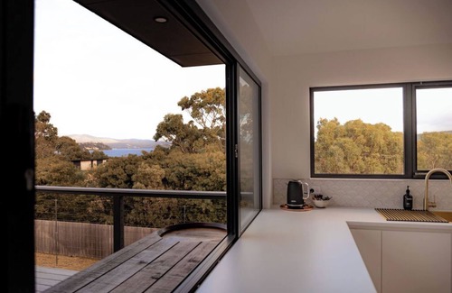 Stieglitz Apartment | House Peron - Bayside Luxury