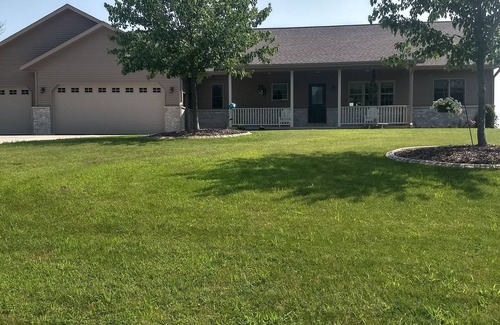 Van Dyne House | House rental for EAA