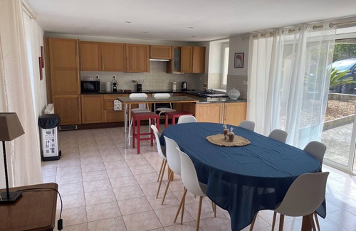 Kerlouet House | House rental with sauna area