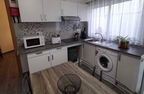 Mourao House | House, restaurants and municipal market at 300 meters, river beach at 1 km.