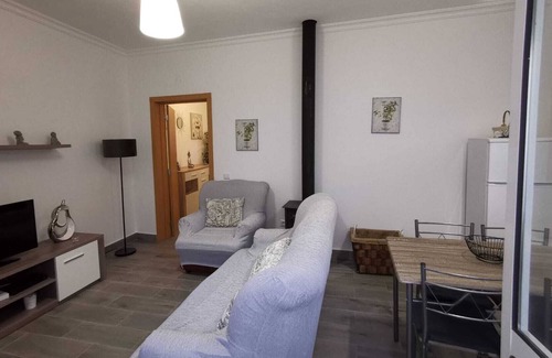 Mourao House | House, restaurants and municipal market at 300 meters, river beach at 1 km.
