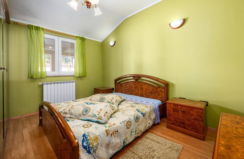 Lindar House | House Semy, private pool, 10 people, free WiFi, pool table, free bikes, BBQ